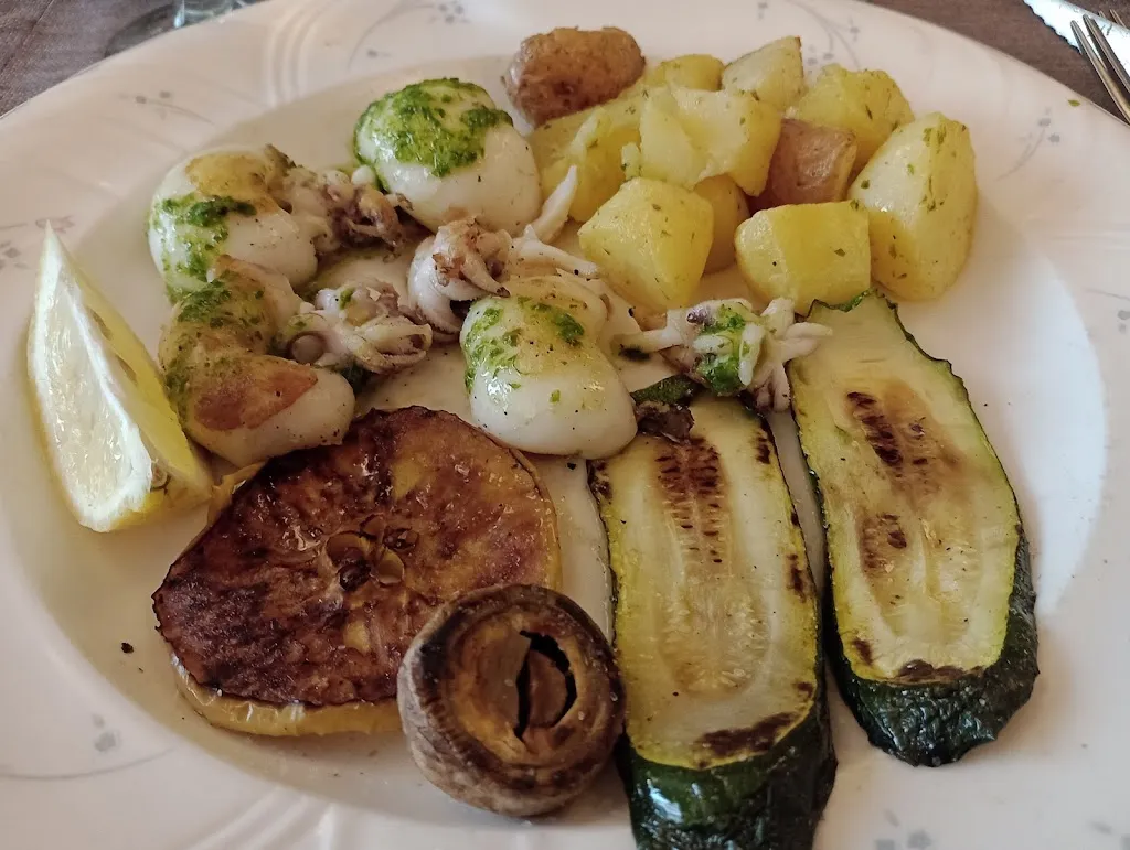 Hotel - Restaurant Fonda Mitjà_Torroella de Fluvià_slider_image_3