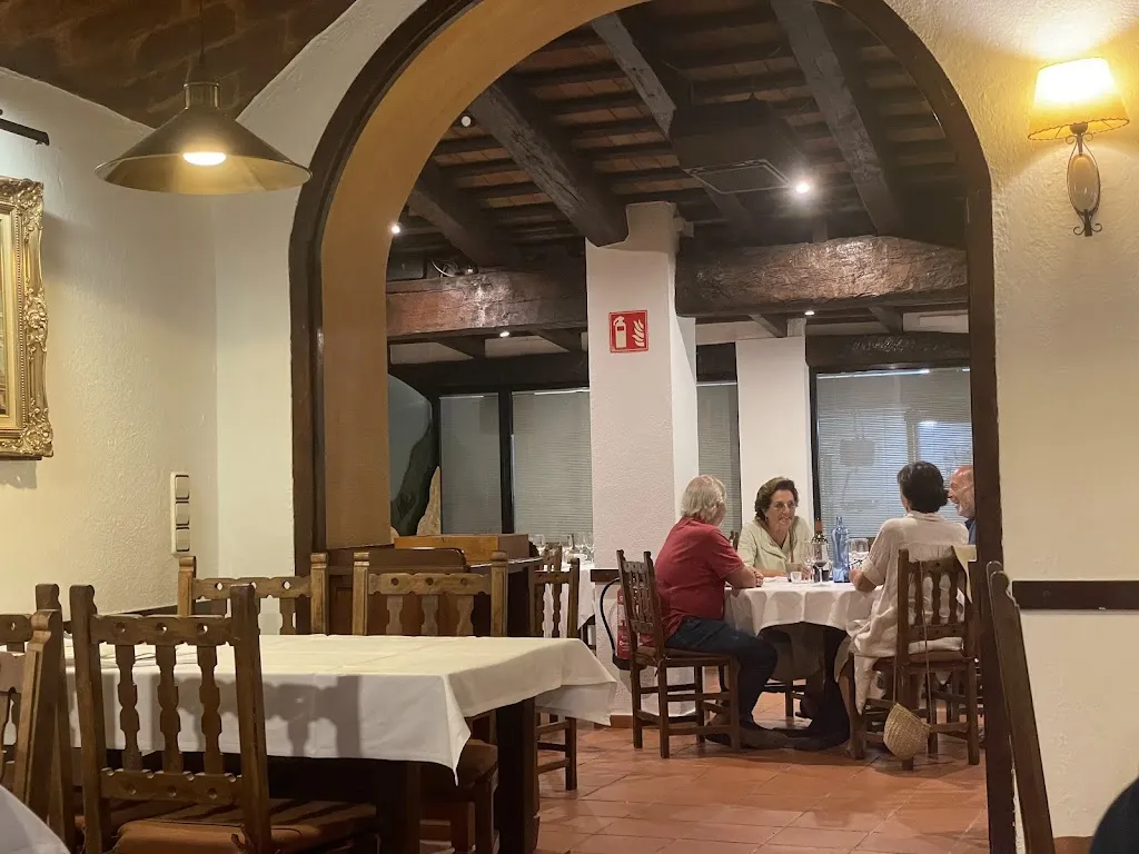 Sara Costa_Restaurant Ibèric, escamarlans, llagosta , fideos amb llobregant_Ullastret_review