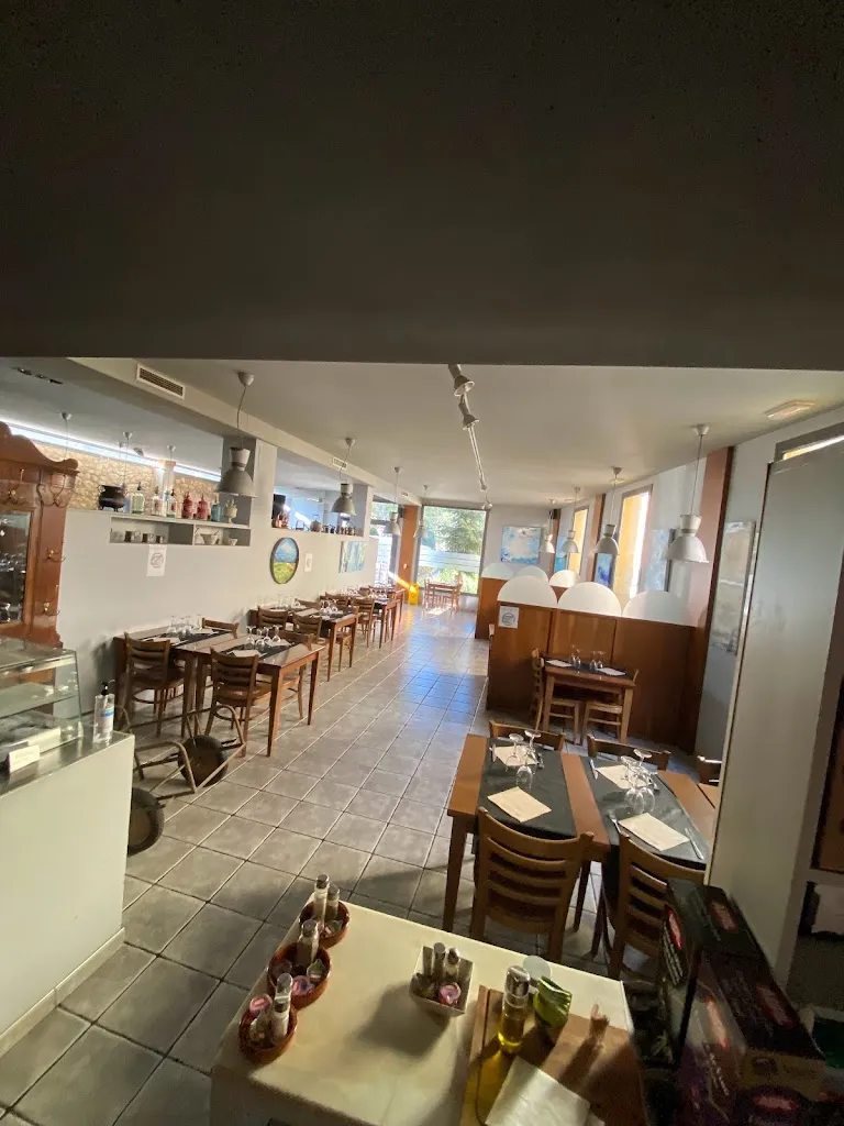 Restaurant Bar La Sínia - Cafeteria restaurant in Vilabertran