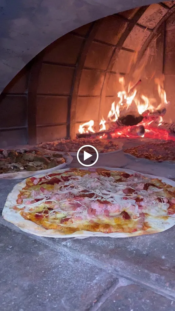 Xavi’s pizzeria restaurant in Viladamat