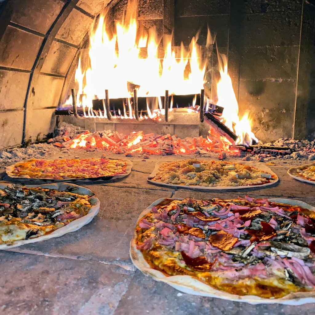 Xavi’s pizzeria_Viladamat_slider_image_2