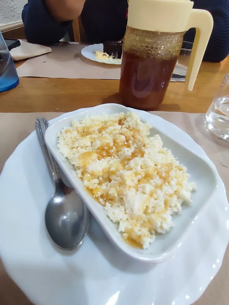 Nuria Aquilué_Bar Restaurant Can Parlet_Vilallonga de Ter_review