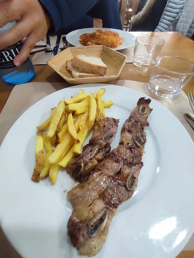 Bar Restaurant Can Parlet_Vilallonga de Ter_slider_image_2