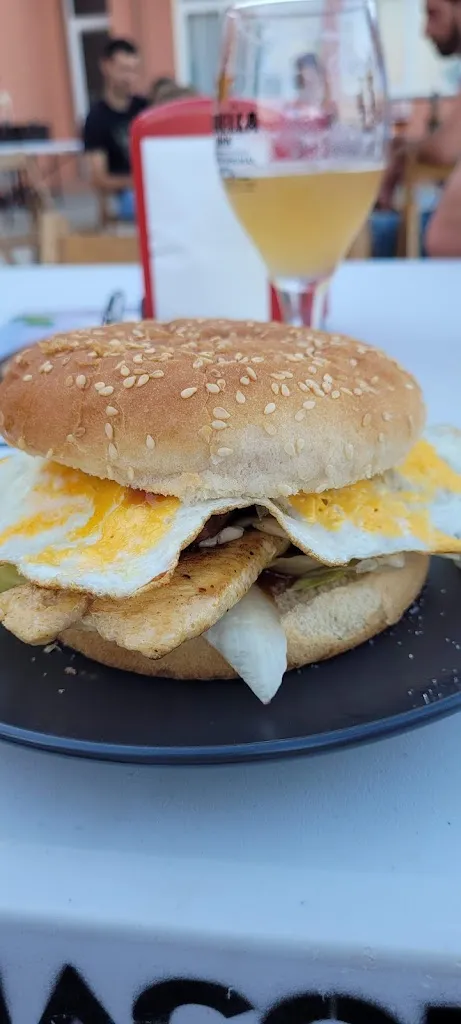 Susanne Ghesla_El Cafè_Vilamacolum_review