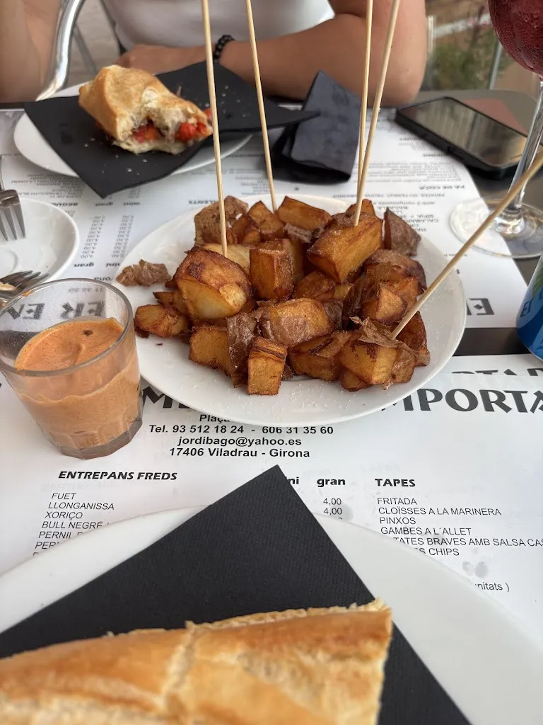 Aitana Salazar Garcia_El Cau_Viladrau_review