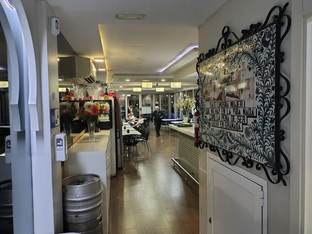 Granada House in Madrid restaurant in Agrón