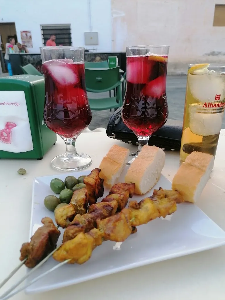 xavier canta_Bar café el rincón DAMA_Albuñán_recensione