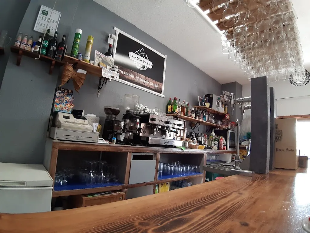 Bar café el rincón DAMA restaurant in Albuñán