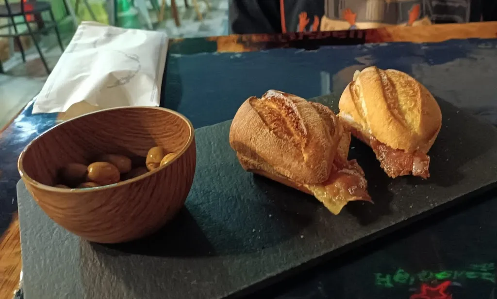 Jesús Checa_Bar Los Cazadores_Albondón_review