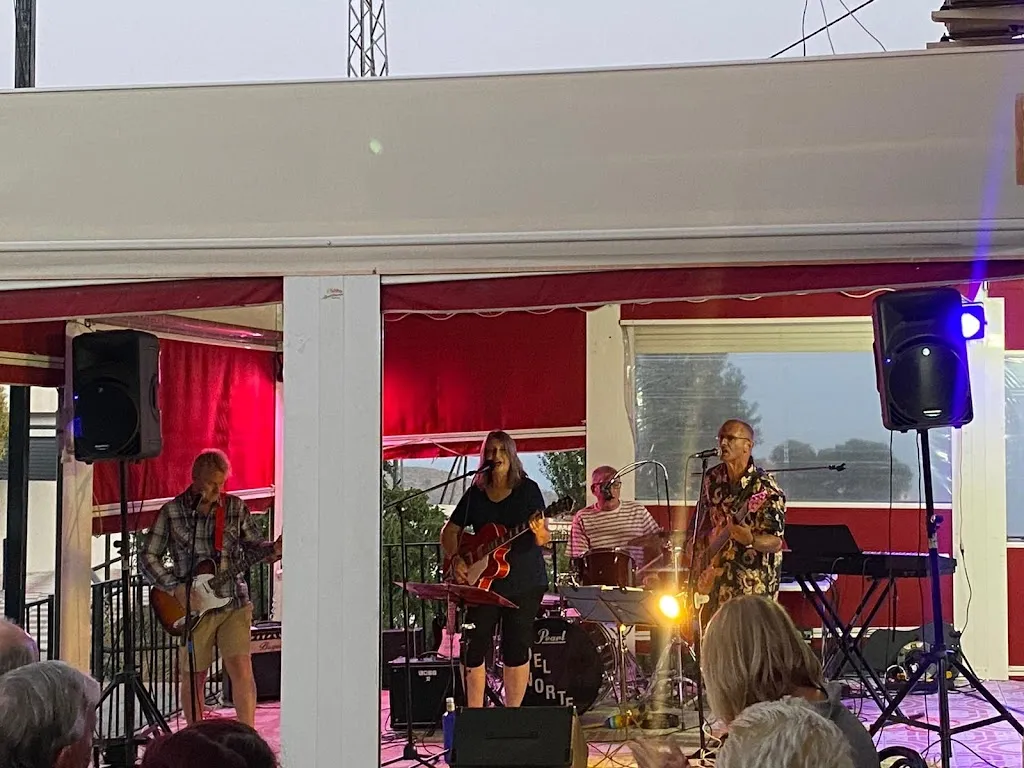 Bar San Luis restaurant in Albondón