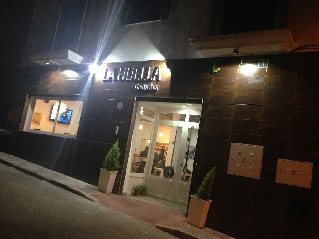 La Huella Gastrobar restaurant in Algarinejo