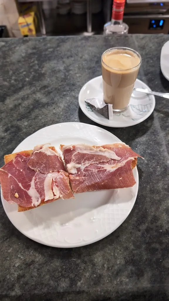 David Torres_Café Bar Restaurante AVENIDA_Alfacar_review