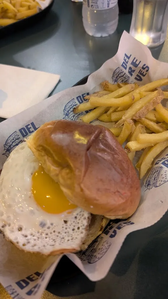 María José Salcedo Sánchez_Del revés_Alhendín_review