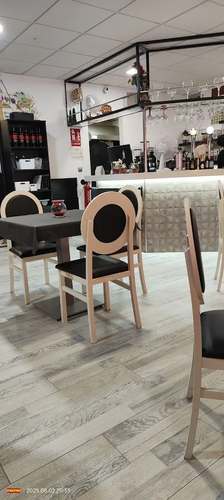 Deb's Pizzeria restaurant in Algorfa