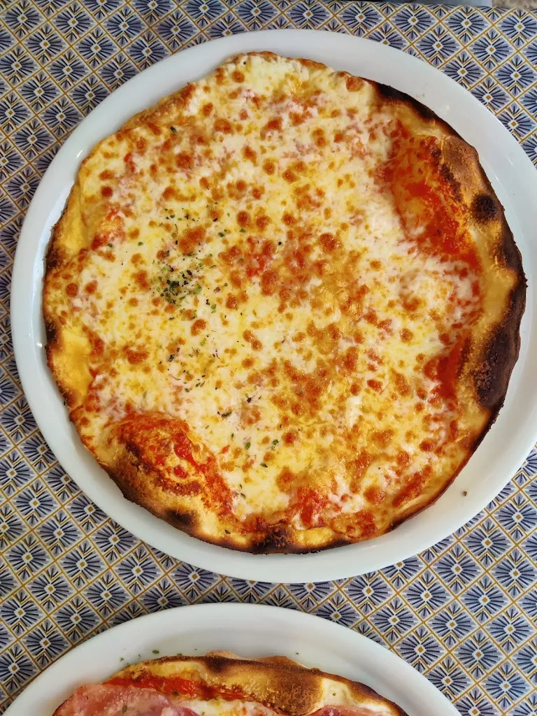 Dora_Pizzeria Anna_Tossa de Mar_review