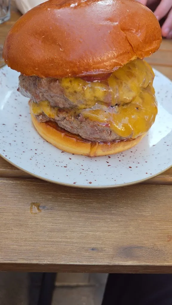 Adam Sweeney_Bar Bocata's_Tossa de Mar_recensione