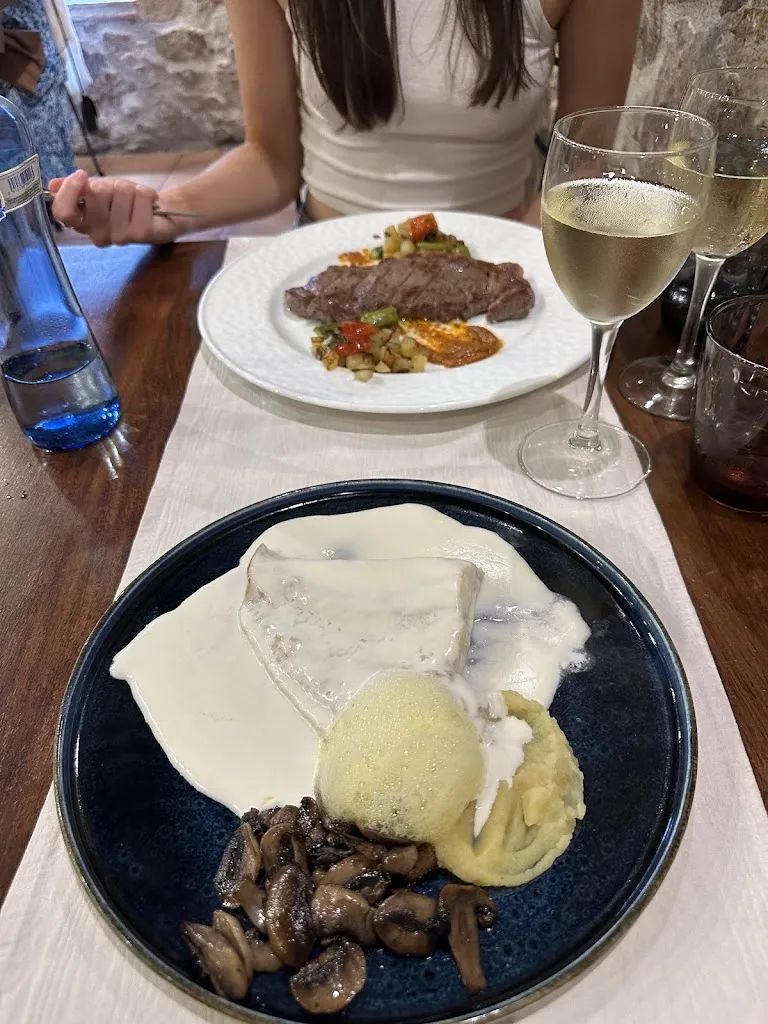 Gary Hoang_Pou de la Vila Restaurant_Tossa de Mar_review