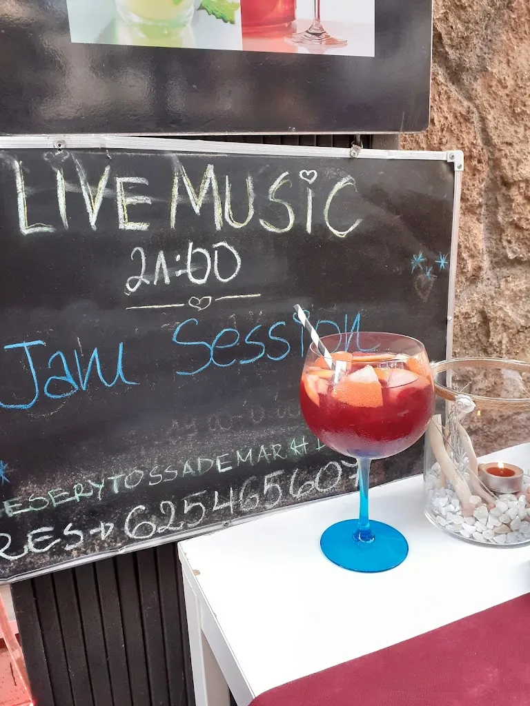 Lingerie Kopen_Chesery swiss restaurant_Tossa de Mar_review