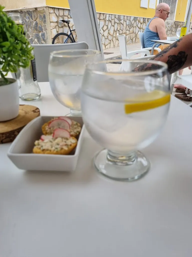 thomas sneddon_Bar La Plaza_Algorfa_review