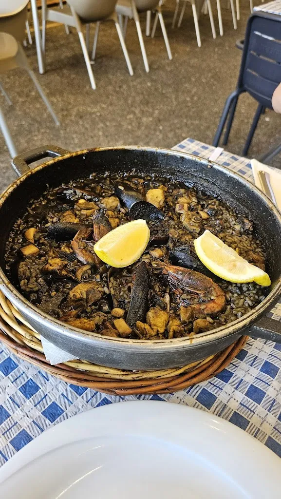 YJ Chang_Restaurant Pizzería Bar Lluís_Tossa de Mar_recensione