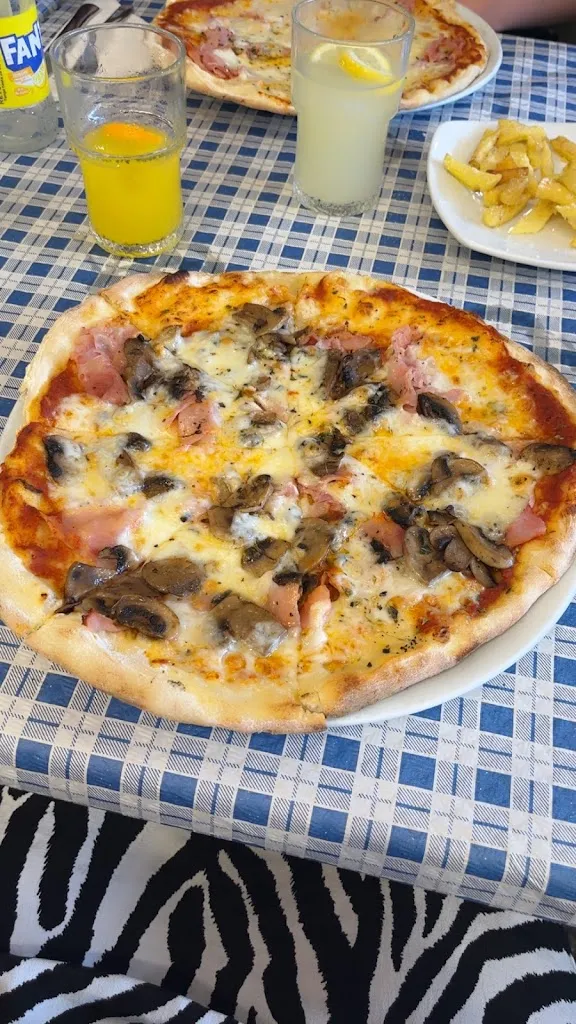 Lexi Gibson_Restaurant Pizzería Bar Lluís_Tossa de Mar_recensione