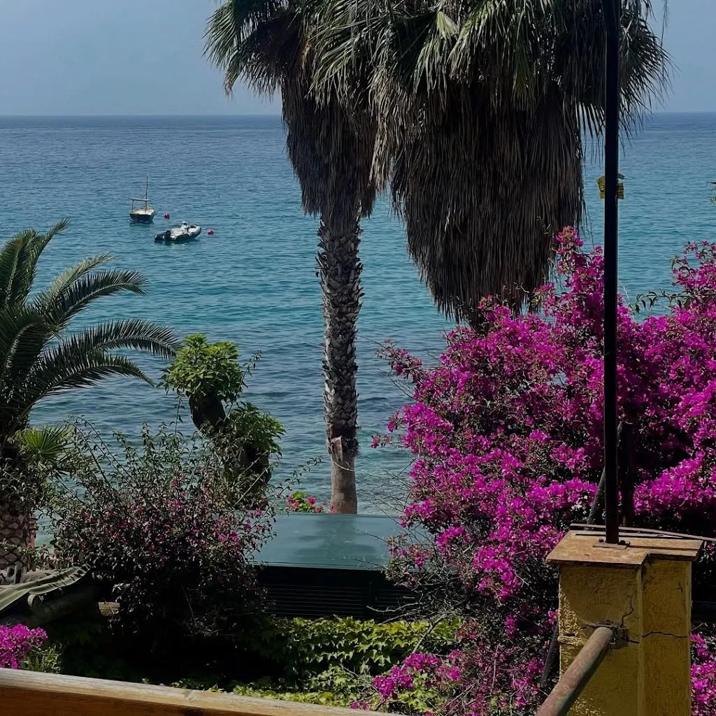 William Means_Beach Club Cala Llevadó_Tossa de Mar_review
