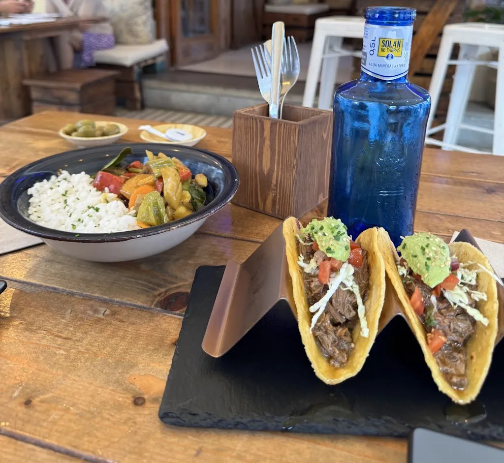 Nina Metviner_Lounge Bar Veramar_Tossa de Mar_review