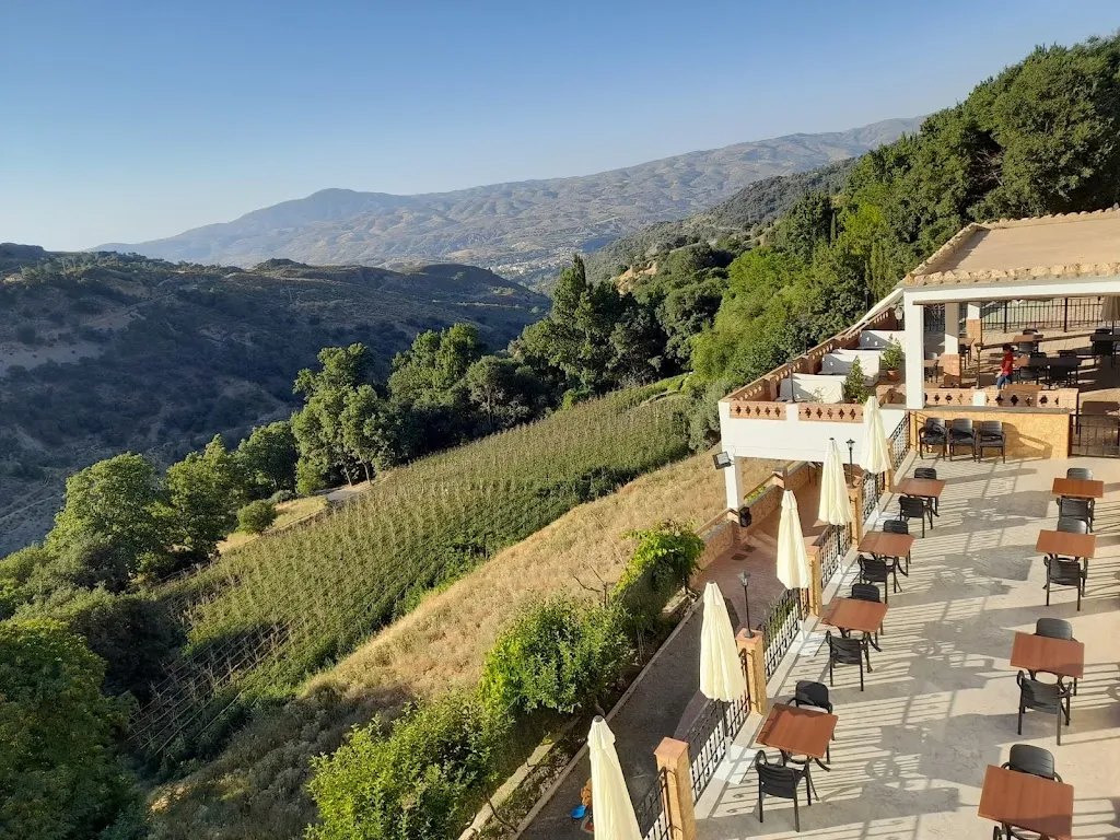 El Cercado Turismo Rural & SPA restaurant in Alpujarra de la Sierra