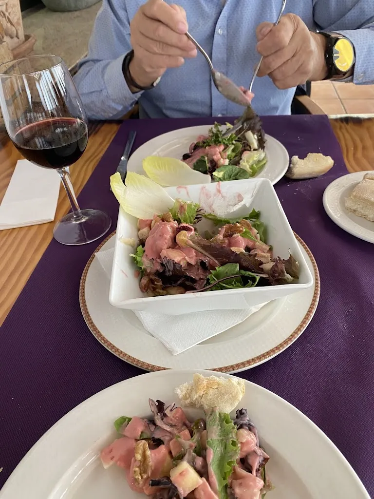 Art by Debra Farrell_Restaurante La Parra_Baza_review