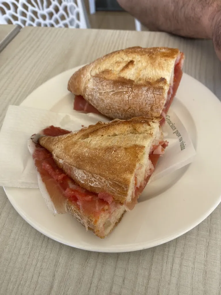 Anand Enebral_Cafe restaurant Las Terrazas_Albolote_review