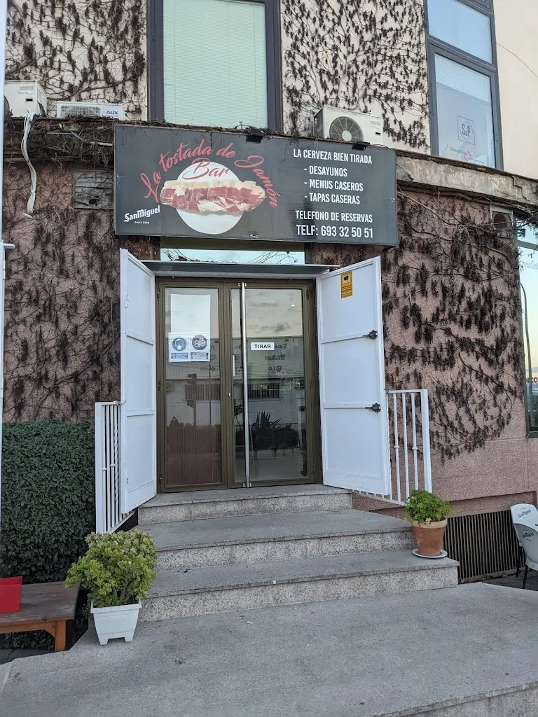 bar la tostada de jamón restaurant in Albolote