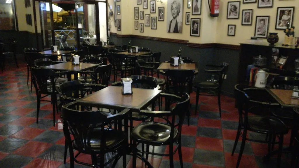 Asador de pollos La maravilla del pollo y cafeteria restaurant in Albolote