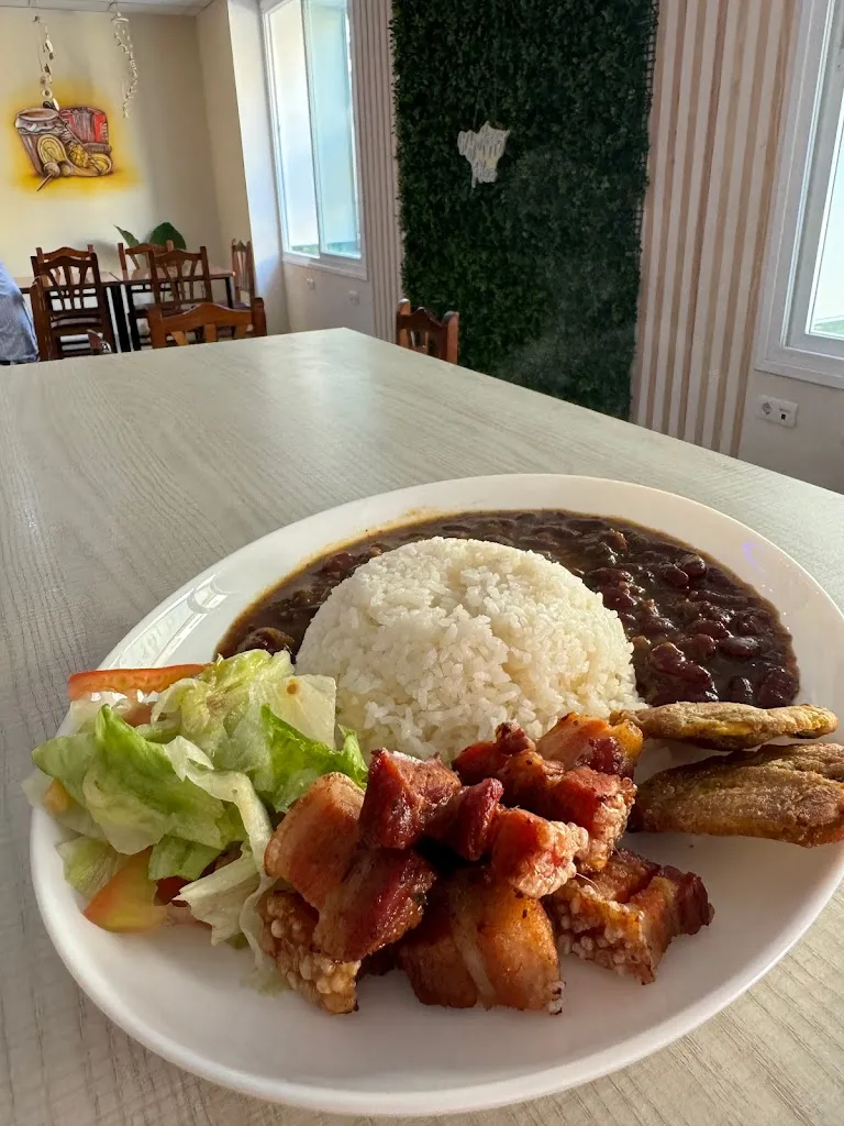 Restaurante Mi Tierra Latina_Armilla_slider_image_2