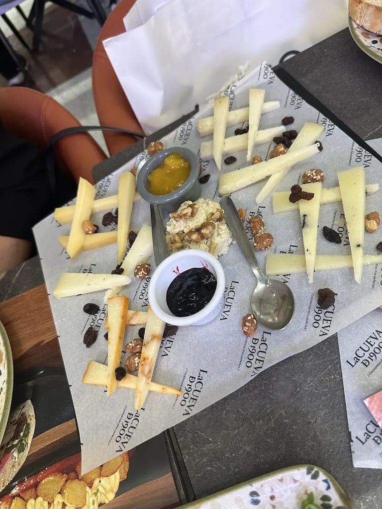 ana torices_La Cueva de 1900 / Nevada II _Armilla_review