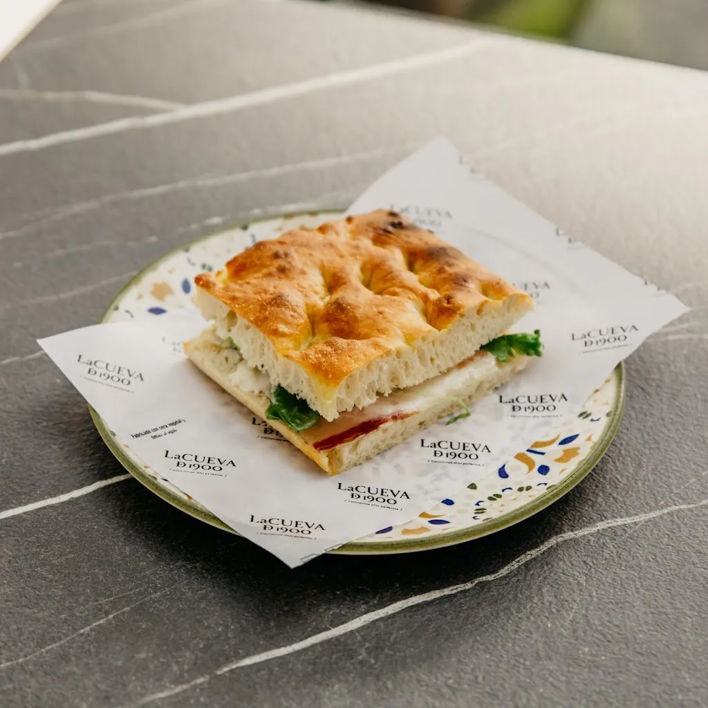 La Cueva de 1900 / Nevada II _Armilla_slider_image_2