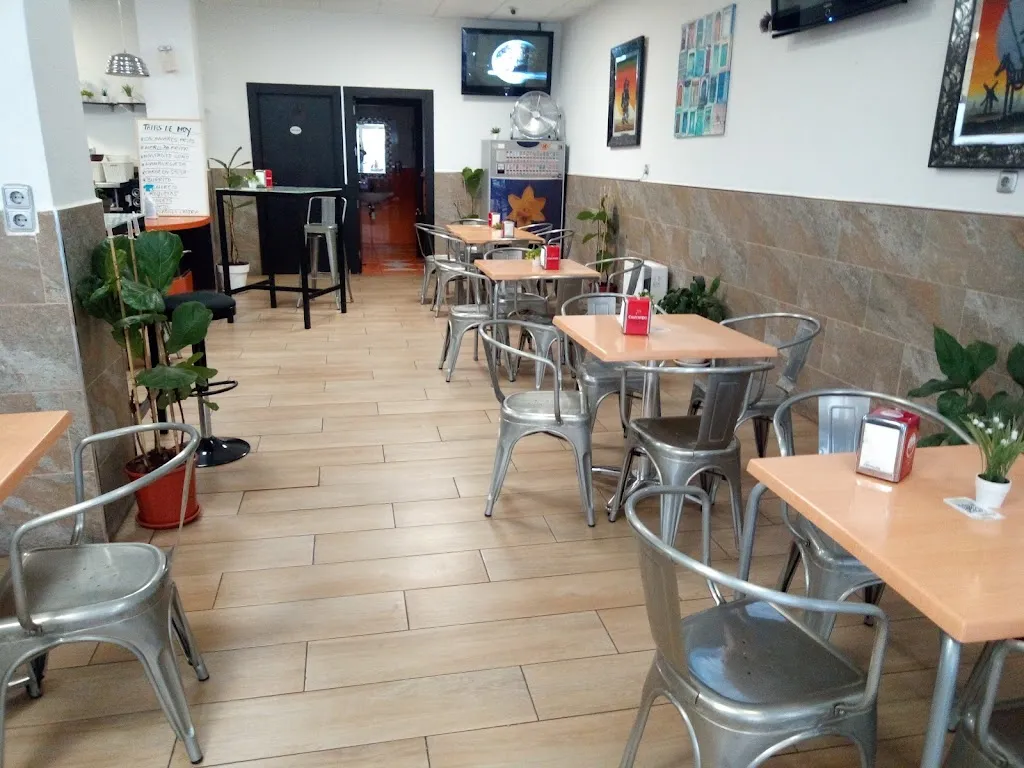 RAMONA APAVALOAI restaurant in Armilla