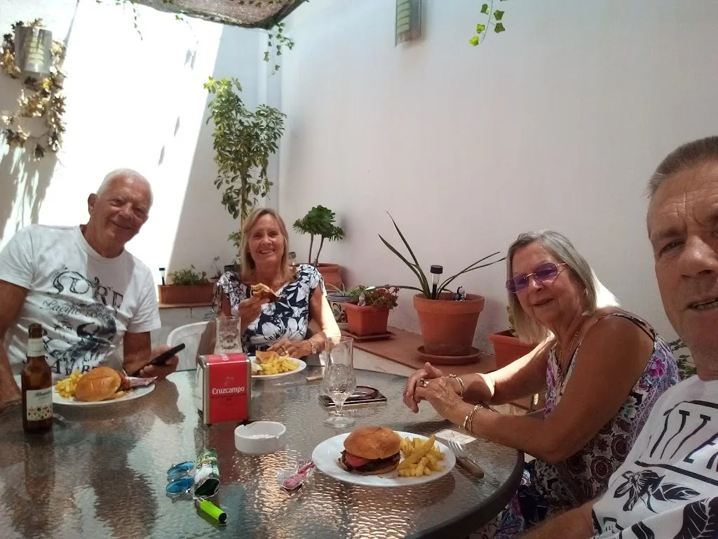 Clifford_Hostal Café - Bar El Almendro_Cacín_recensione