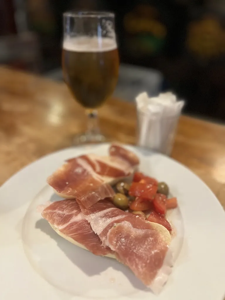 Kris Cathenis_Bodega Francisco I,_Almuñécar_recensione