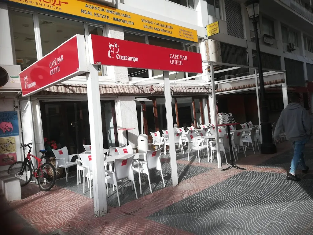 Dmitri Kurganov_Café Bar Oufti_Almuñécar_review