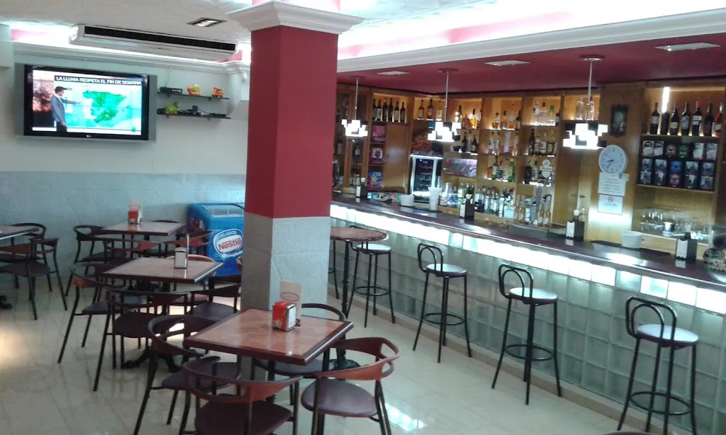 Pedro E Merino Del Castillo_Bar Los Pedros_Calicasas_review