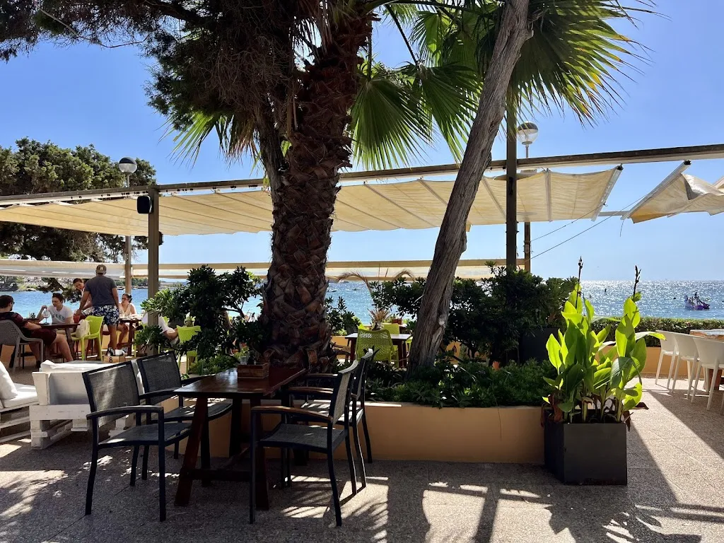 M&M Medialunas y más restaurant in Cáñar