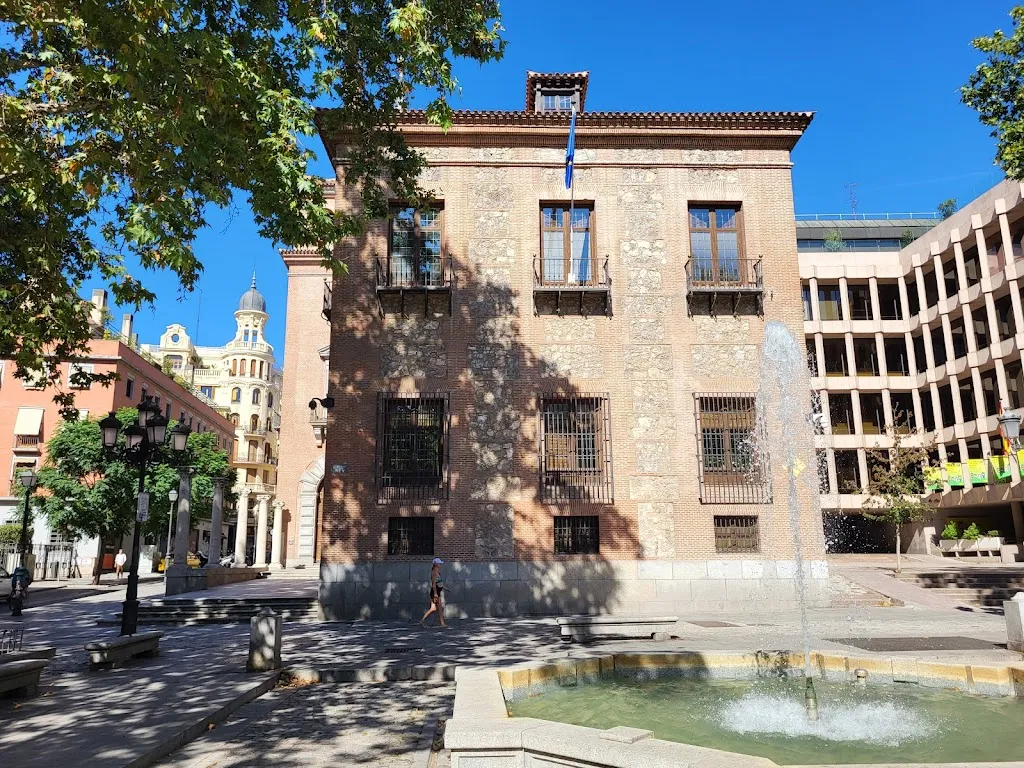 Justa Guy_Casa de las Siete Chimeneas_Chimeneas_review