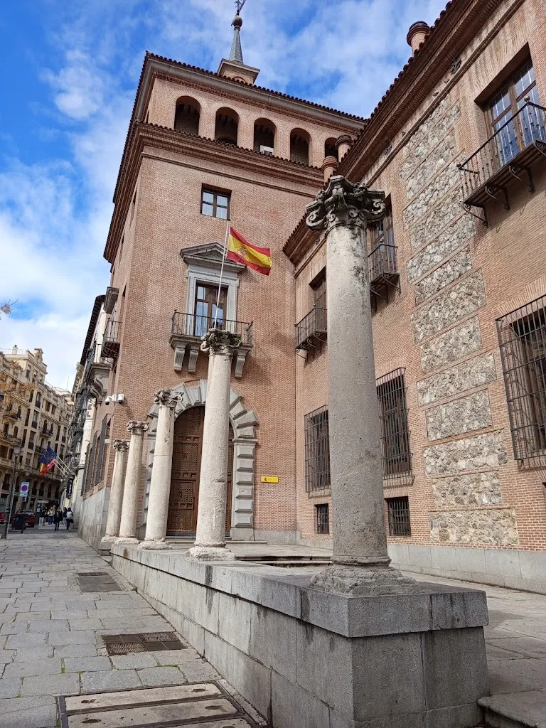 Fernando Anayet_Casa de las Siete Chimeneas_Chimeneas_review