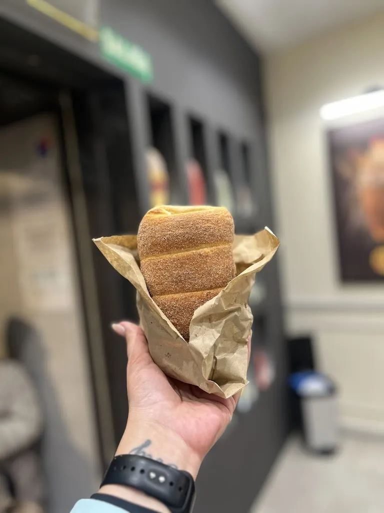 Katrin Dumbrava_Lumier's Chimney Cake_Chimeneas_review