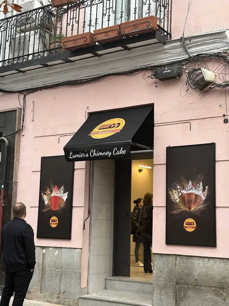 Lumier's Chimney Cake restaurant in Chimeneas