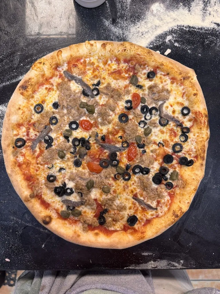 AMADORI PIZZERIA_Cenes de la Vega_slider_image_3