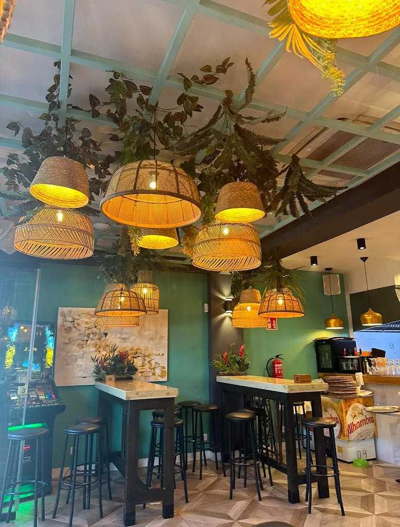 Irina Catescu_Restaurante Cafeteria Las Rejas_Cenes de la Vega_recensione