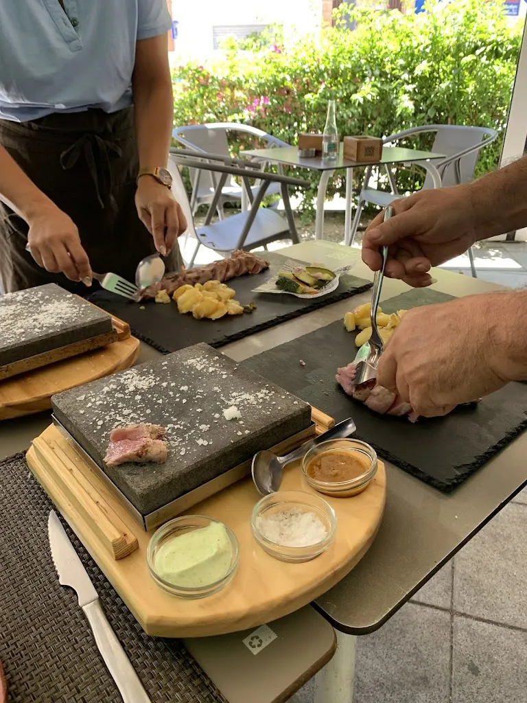 Jacqueline Duvoisin_Restaurante Cafeteria Las Rejas_Cenes de la Vega_recensione