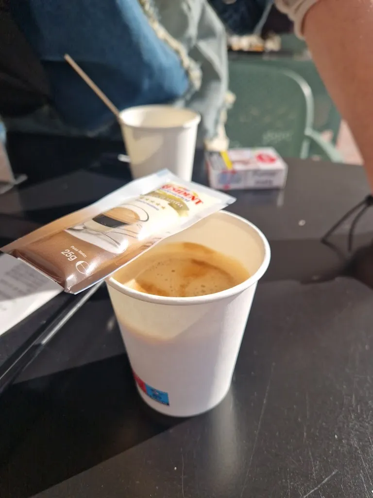 Alejandra Perdomo Alayon_Eating Point_Chauchina_review