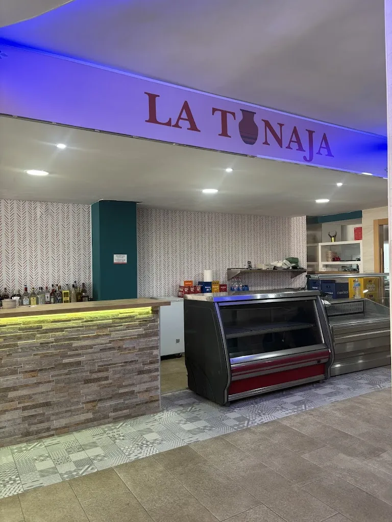 Bar Restaurante La Tinaja restaurant in Almoradí